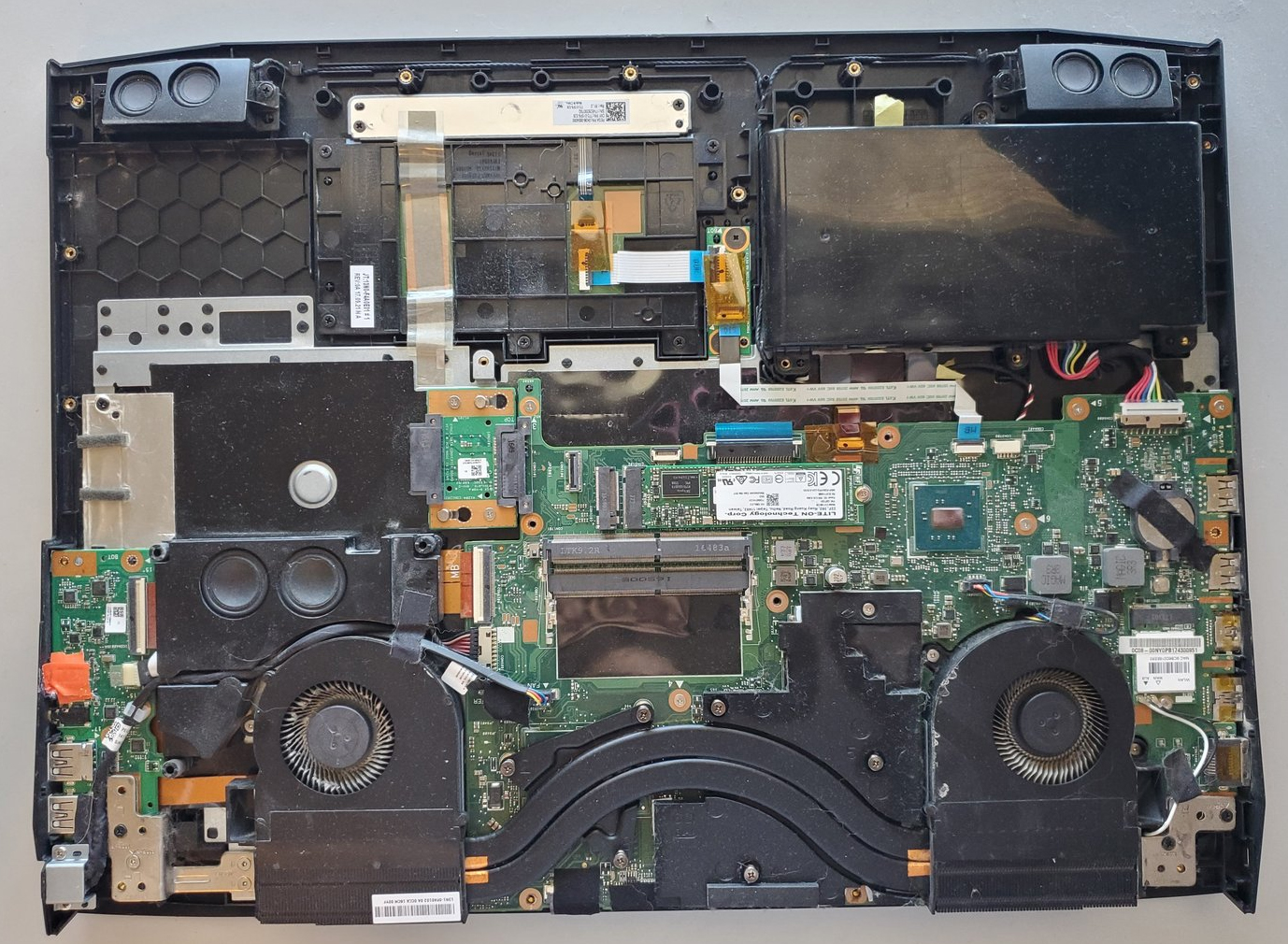 Internal Photo of Acer Predator 17 G9-793 N15P4 LCD Rear Top Lid Back Cover A case 13N0-F4A0G11 (Acer Predator 17 G9-793)